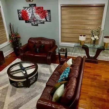 Downtown Luxury, Sleeps 6 At Downtown Holiday home