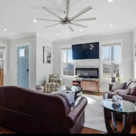 Downtown Luxury, Sleeps 6 At Downtown Holiday home