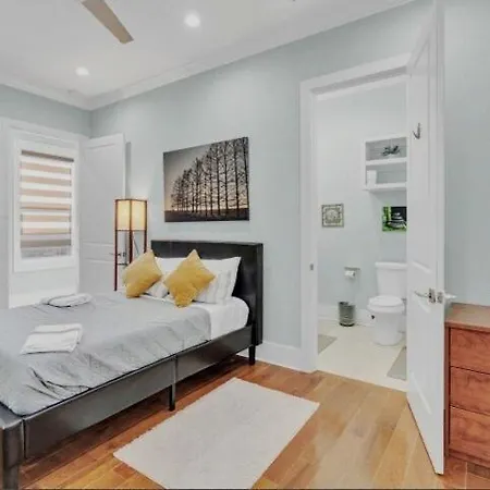 Downtown Luxury Sleeps 9 At Music Apartment