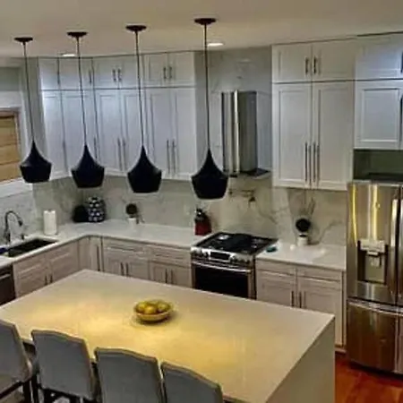 Downtown Luxury Sleeps 9 At Music Apartment