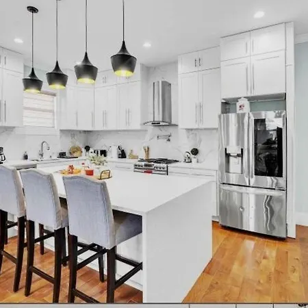 Downtown Luxury Sleeps 9 At Music Apartment *