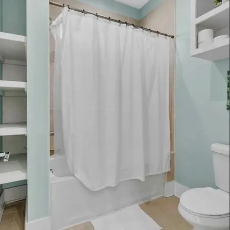 Downtown Luxury Sleeps 9 At Music