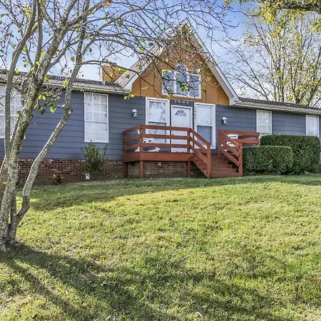 8 Beds! Spacious Abode Ideal For Larger Groups! *