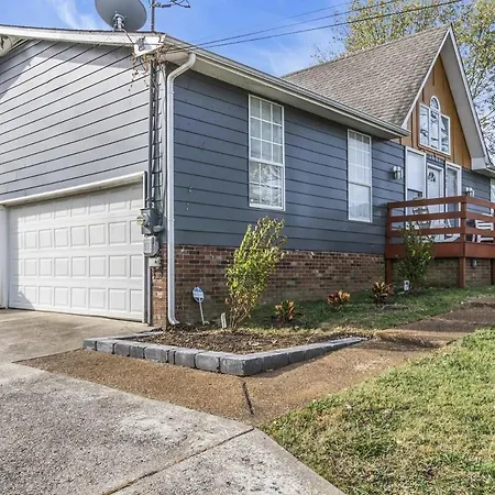 8 Beds! Spacious Abode Ideal For Larger Groups!