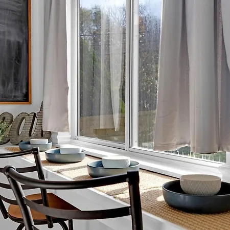 Holiday home 8 Beds! Spacious Abode Ideal For Larger Groups! *