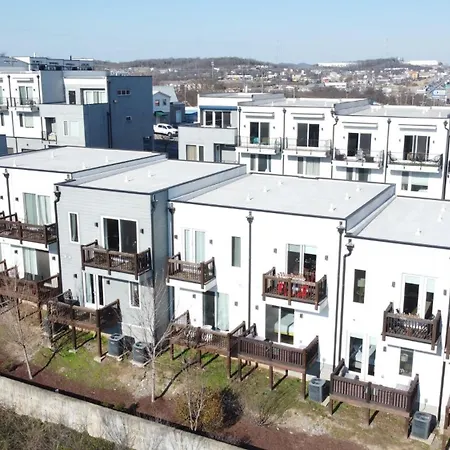 Apartment 13 At 64 Fern Ave Hbr *