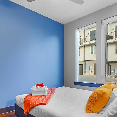 Apartment 13 At 64 Fern Ave Hbr *