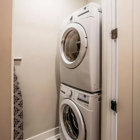 Four Bedroom In Oceola Avenue Apartment
