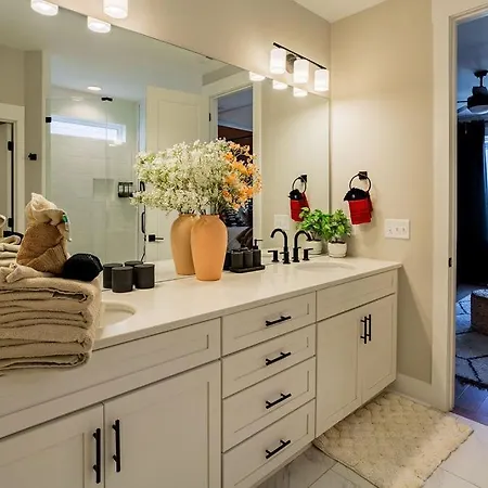 Apartment Four Bedroom In Oceola Avenue Nashville