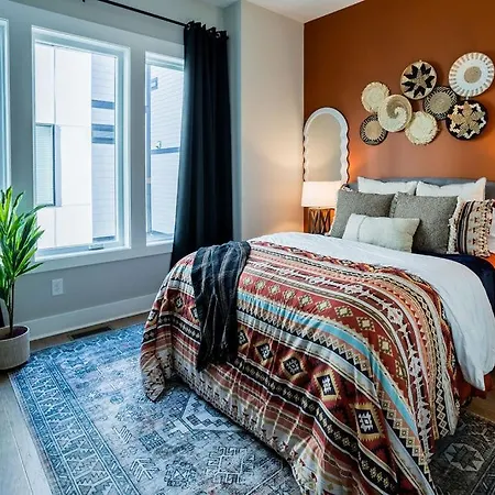 Four Bedroom In Oceola Avenue Apartment Nashville