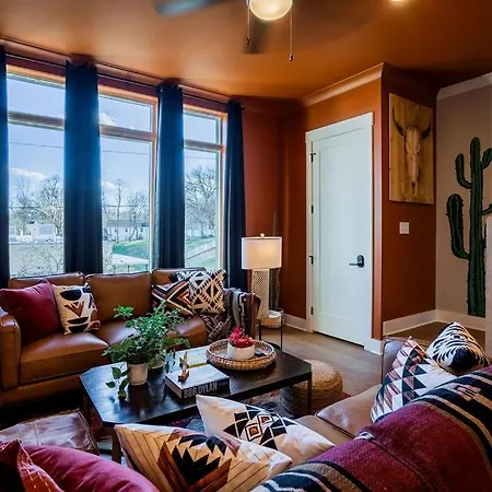 Four Bedroom In Oceola Avenue Apartment