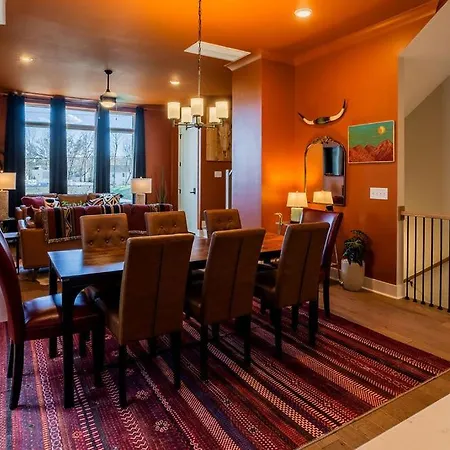 Four Bedroom In Oceola Avenue Apartment *