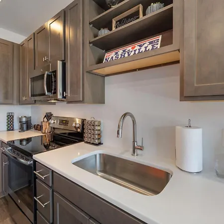 Modern With King Bed - Close To Downtown, Opry, Broadway Apartment Nashville