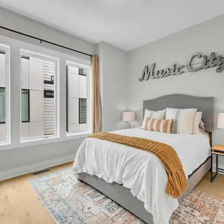 Four Bedroom In Oceola Ave Apartment Nashville