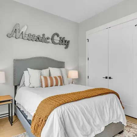 Four Bedroom In Oceola Ave Nashville