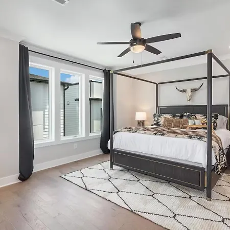 Apartment Four Bedroom In Oceola Avenue Nashville