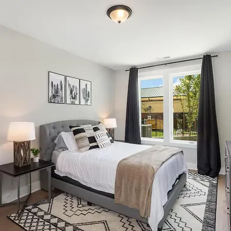 Apartment Four Bedroom In Oceola Avenue Nashville
