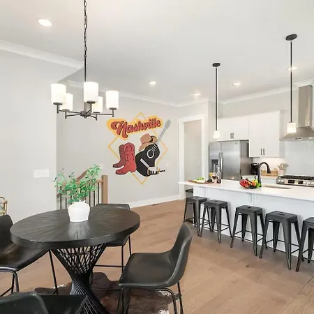 Four Bedroom In Oceola Avenue * Nashville