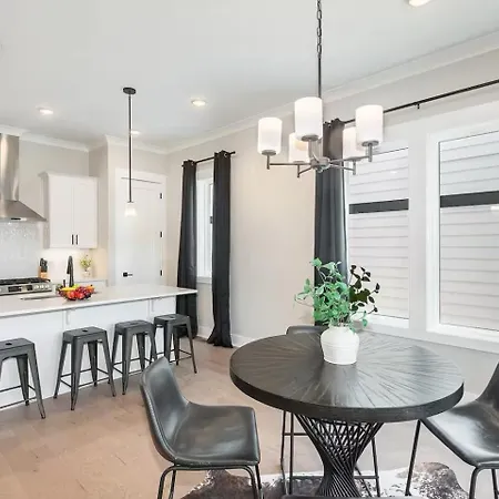 Four Bedroom In Oceola Avenue Nashville