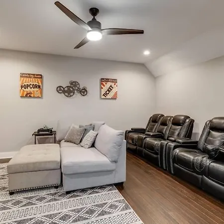 Lakeshore Luxury Near River With Hot Tub And Rooftop Deck Holiday home