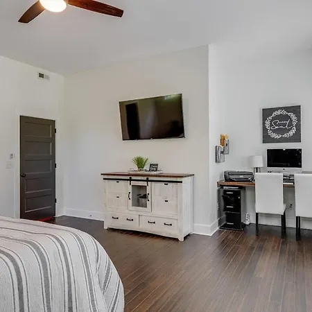 Lakeshore Luxury Near River With Hot Tub And Rooftop Deck Holiday home