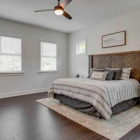Lakeshore Luxury Near River With Hot Tub And Rooftop Deck