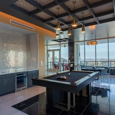 Apartment 2Br Luxe Near Downtown *