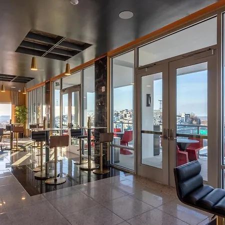 Apartment 2Br Luxe Near Downtown *