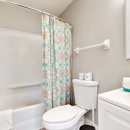 Midtown Apartment