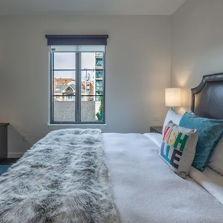 Apartment 121 Floor 2 Buyout By Avantstay Entire Second Floor Buyout Of 121 Sleeps 18 *