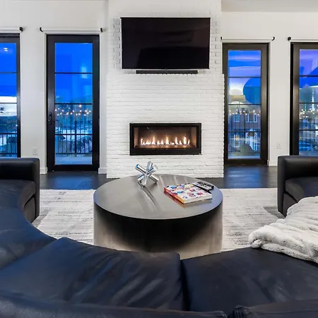 121 Floor 2 Buyout By Avantstay Entire Second Floor Buyout Of 121 Sleeps 18 Apartment *