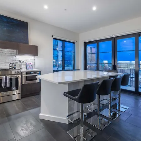 121 Floor 2 Buyout By Avantstay Entire Second Floor Buyout Of 121 Sleeps 18 Nashville