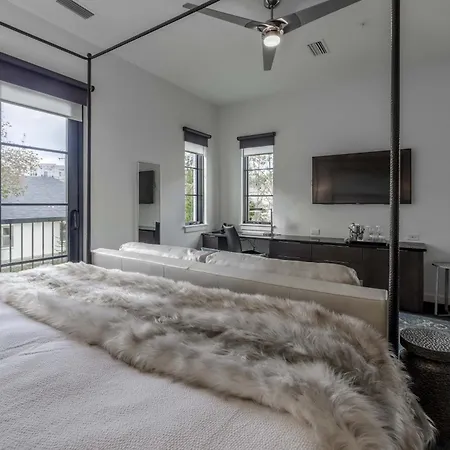 121 Floor 2 Buyout By Avantstay Entire Second Floor Buyout Of 121 Sleeps 18