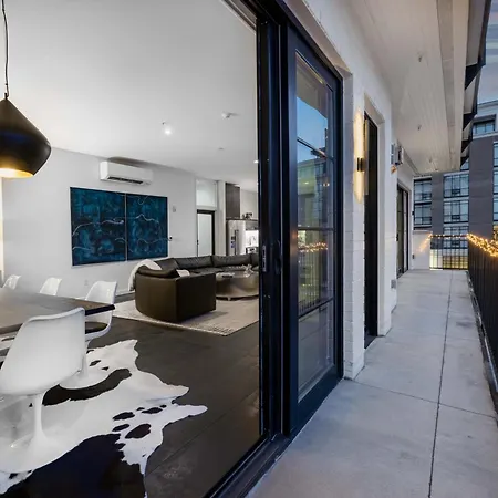 121 Floor 1 2 By Avantstay Sleeps 34 10 Units In Holiday home Nashville