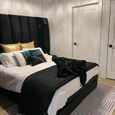 Unique Executive & Workspace Apartment *