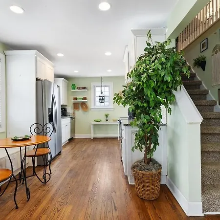 The Woods Cozy 3br Near Downtown Holiday home