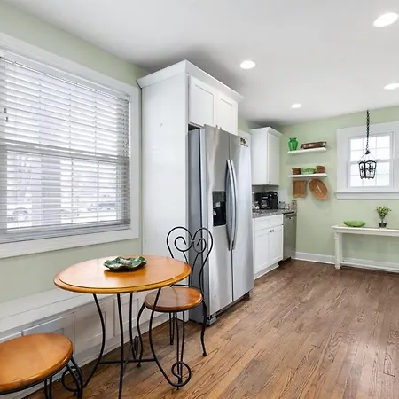 The Woods Cozy 3br Near Downtown Holiday home *