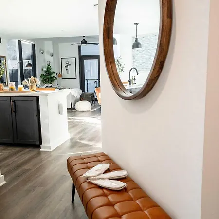 Cental Luxe 2 Bed 2 Bath