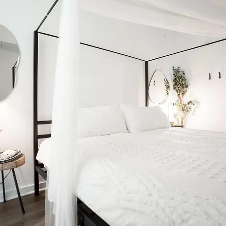 Cental Luxe 2 Bed 2 Bath *