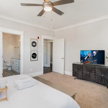 Holiday home Trilogy - Private Porch - Walk To Centennial Park *