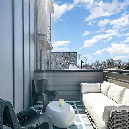 Cadence - Rooftop Decks - Skyline Views - Hot Tub Holiday home