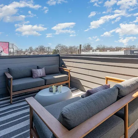 Holiday home Cadence - Rooftop Decks - Skyline Views - Hot Tub *