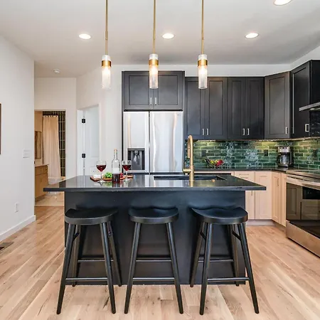 Cadence - Rooftop Decks - Skyline Views - Hot Tub Holiday home Nashville