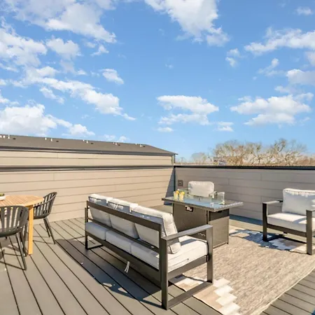Cadence - Rooftop Decks - Skyline Views - Hot Tub Holiday home