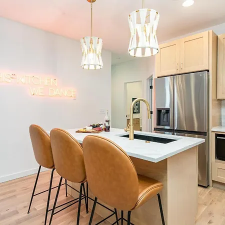 Holiday home Aerie-rooftop Patio & Spa-mins To Ted Rhodes Golf Nashville