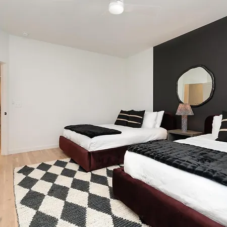 Holiday home Encore Echo-2 Units-mins To Ted Rhodes Golf Club *