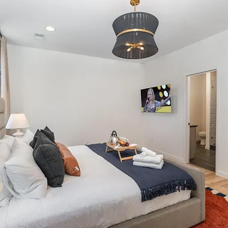 Holiday home Midnight Melody-rooftop Patio-near Ted Rhodes Golf *