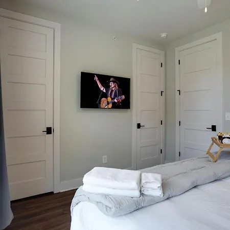Melrose Fusion - 6 Units - Minutes To Broadway Holiday home *