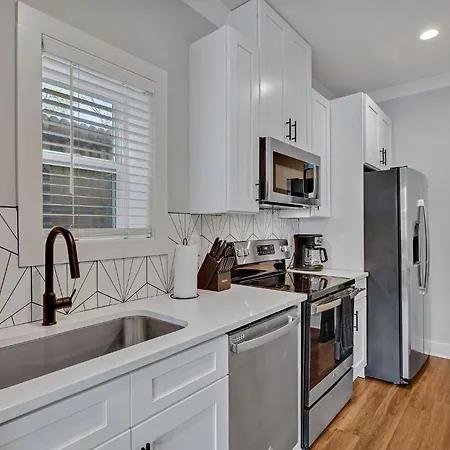 Melrose Fusion - 6 Units - Minutes To Broadway Holiday home *