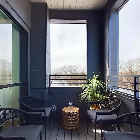 Penthouse Fox Den-2 Penthouse Suites-12 South * Nashville